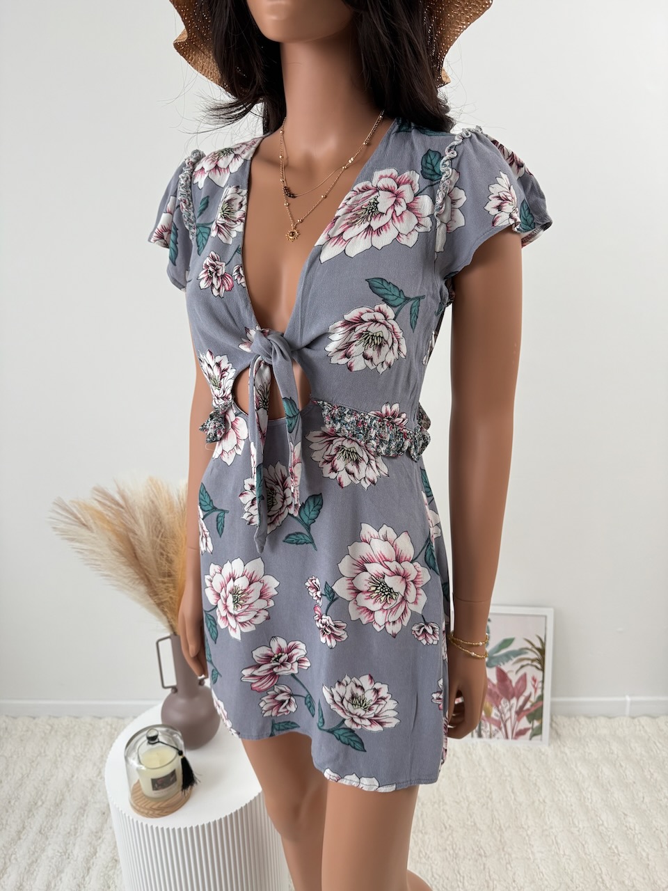 sukienka-mini-boho-kwiatowa-wyciete-plecy-falbanki-sisters-of-the-tribe