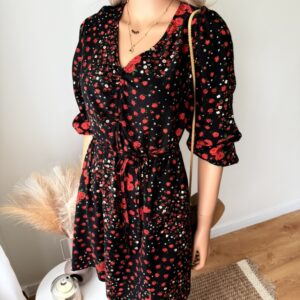 Czarna sukienka w czerwone kwiaty – Dunnes