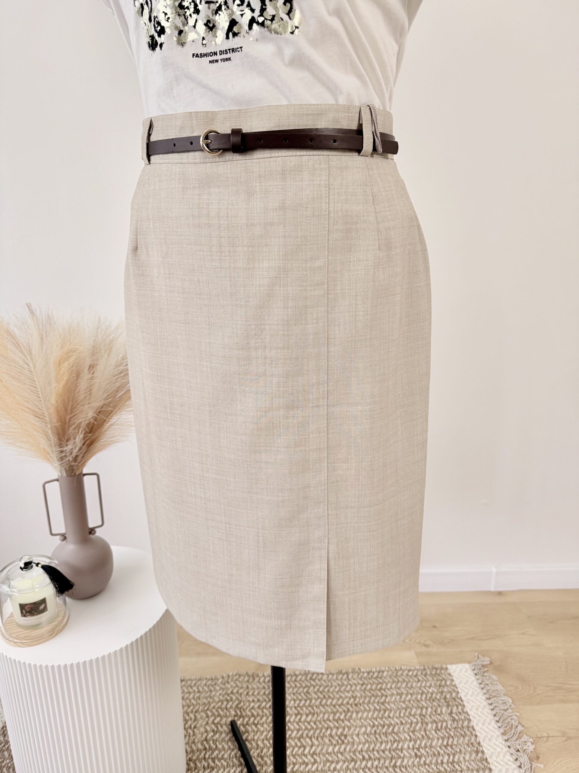 spodnica-olowkowa-bezowa-elegancka-business-casual-welna