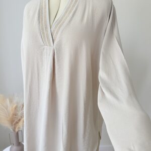 Tunika oversize kremowa wiskozowa z dekoltem V – Mint Velvet