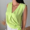 limonkowa-bluzka-oversize-z-dekoltem-v-primark