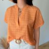 bluzka-oversize-pomaranczowa-z-dekoltem-v-letnia-kaffe