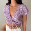 crop-top-liliowy-w-drobne-roze-z-marszczeniem-motel