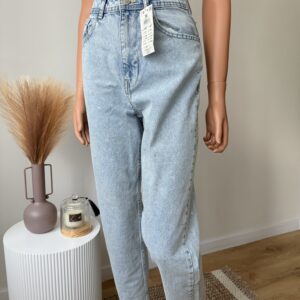 jeansy-mom-fit-z-wysokim-stanem-i-dzetami-cropp