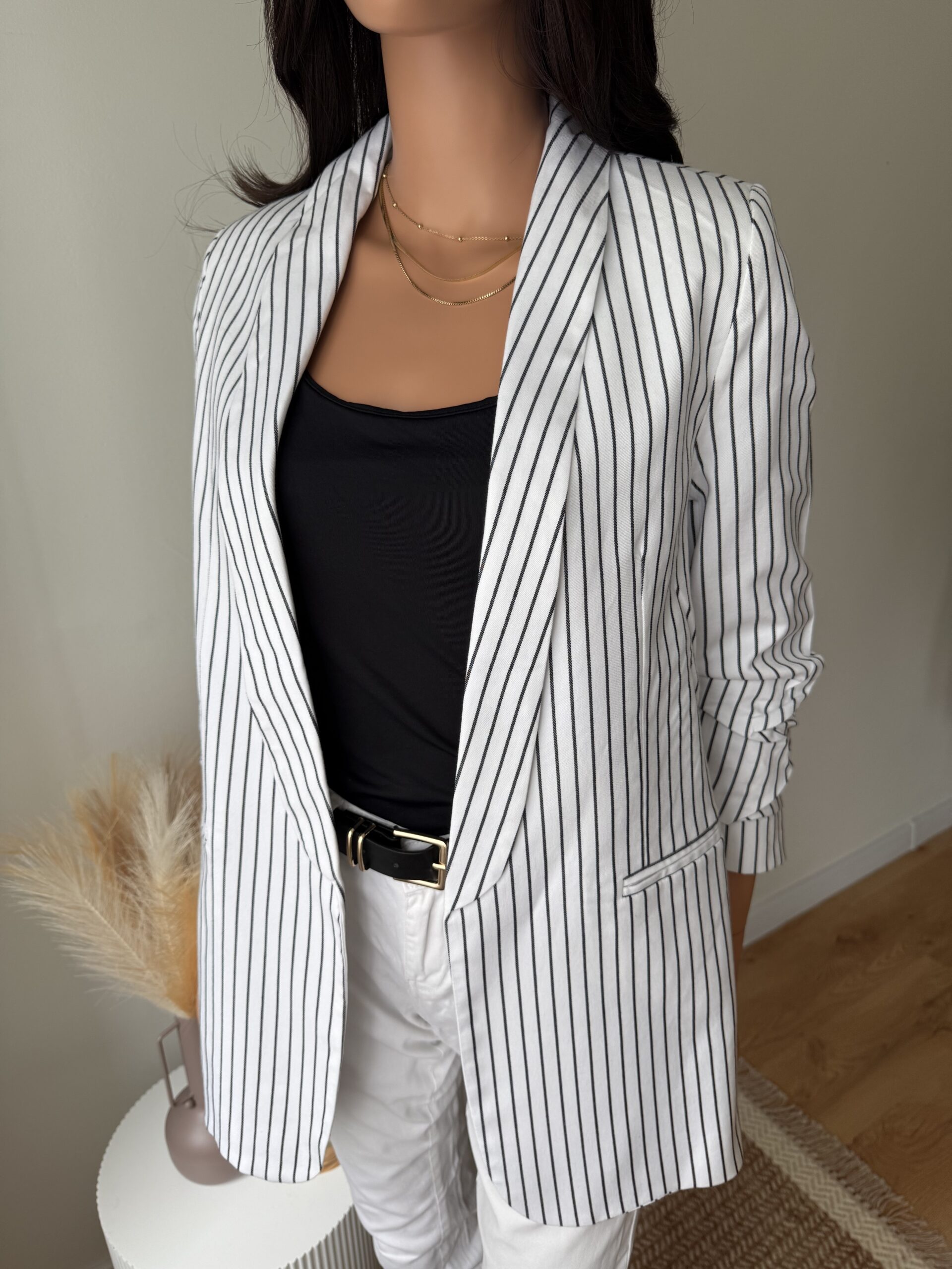 marynarka-biala-w-czarne-paski-smart-casual-vicolo