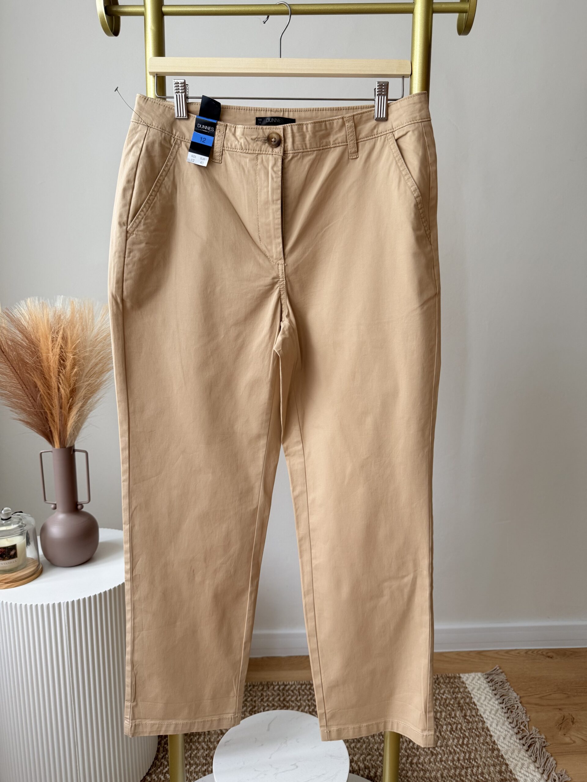 spodnie-chino-bezowe-bawelniane-smart-casual-dunnes spodnie-chino-bezowe-bawelniane-smart-casual-dunnes