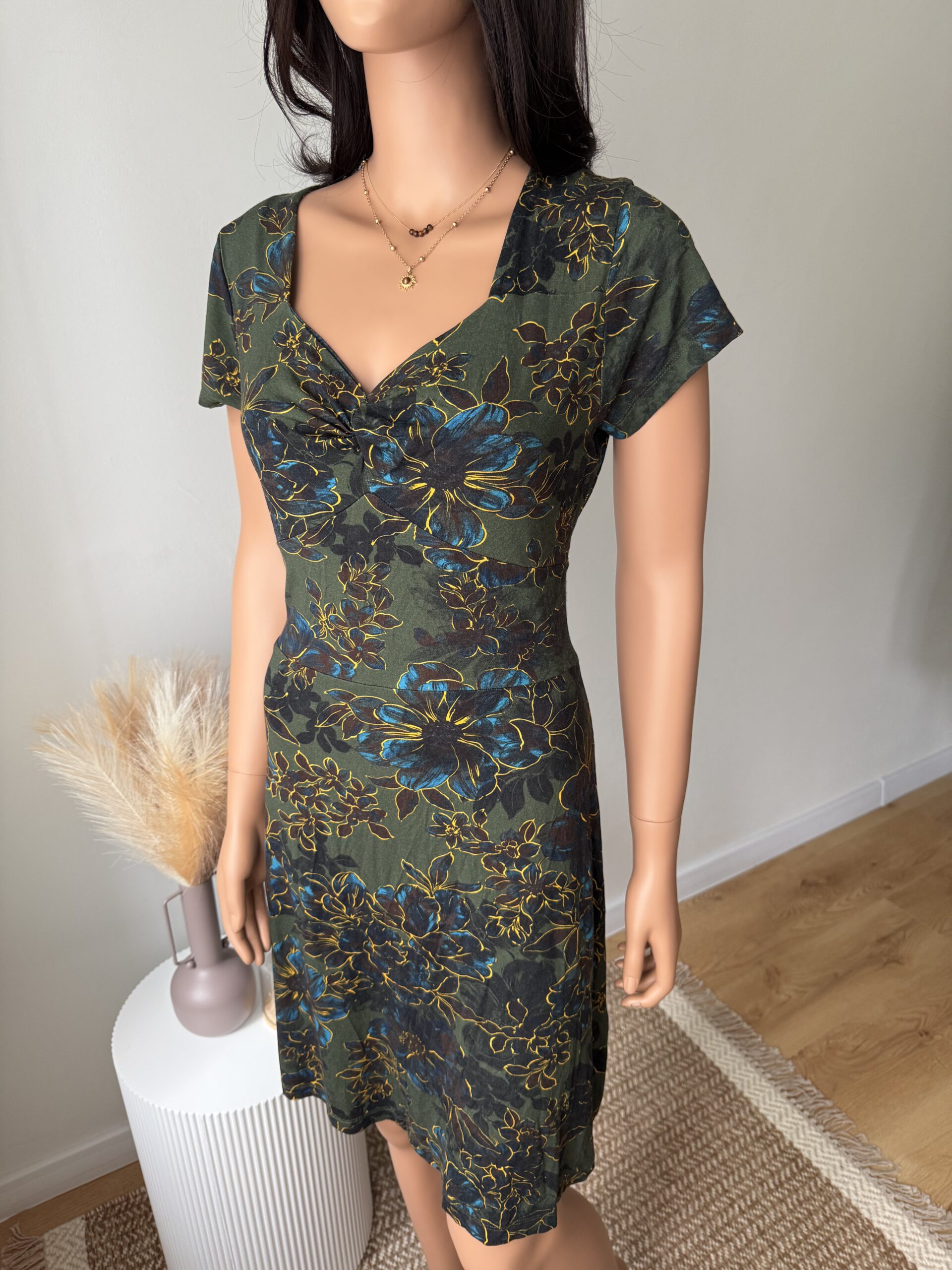 sukienka-khaki-w-kwiaty-wiskozowa-rozkloszowana-vintage-joe-browns sukienka-khaki-w-kwiaty-wiskozowa-rozkloszowana-vintage-joe-browns